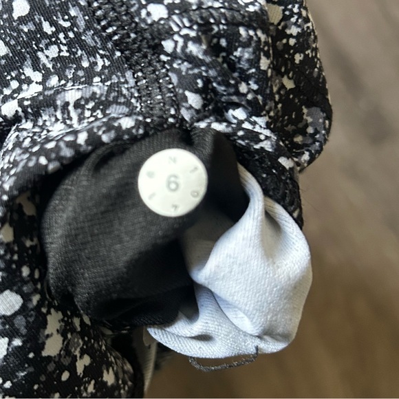 Lululemon Women Wunder Under Pant Hi-Rise Luxtreme Splatter White Black Print 6 - Picture 7 of 7